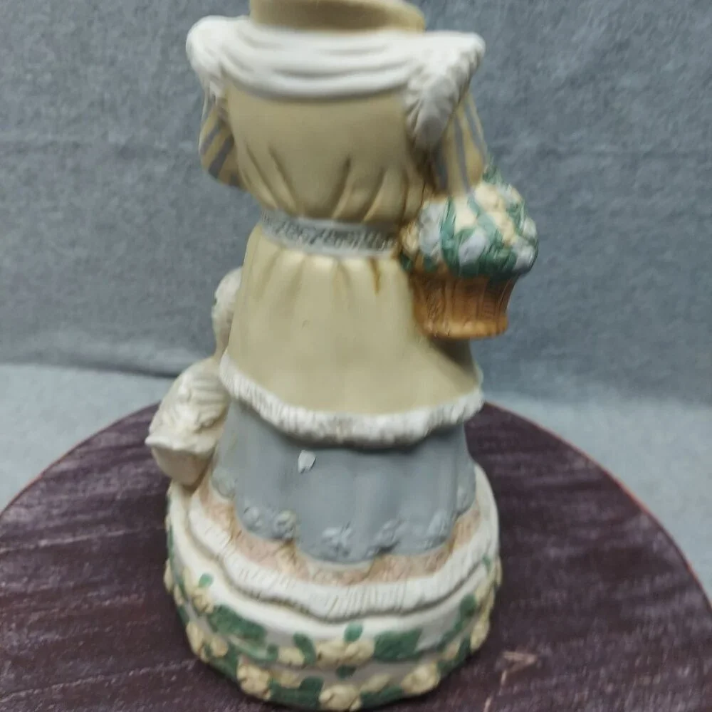 Old World Santa Claus Collectible Porcelain Figurine With Intricate Floral Detai